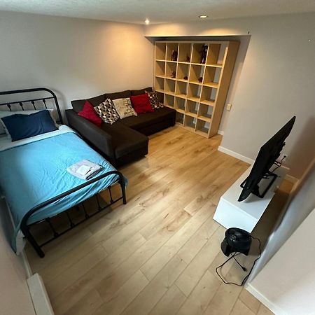 Artistic Apartment Near Downtown فكتوريا المظهر الخارجي الصورة