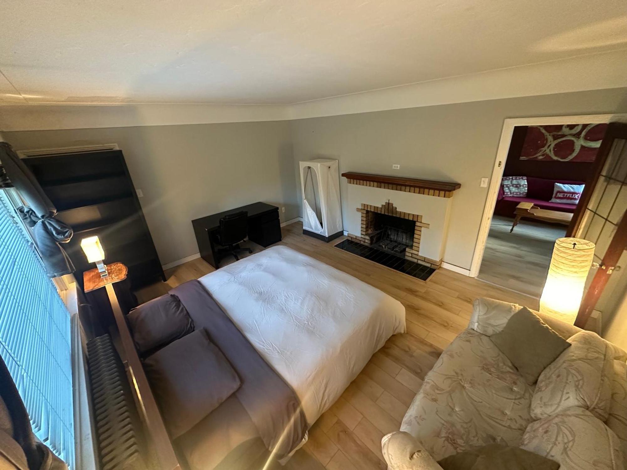Artistic Apartment Near Downtown فكتوريا المظهر الخارجي الصورة