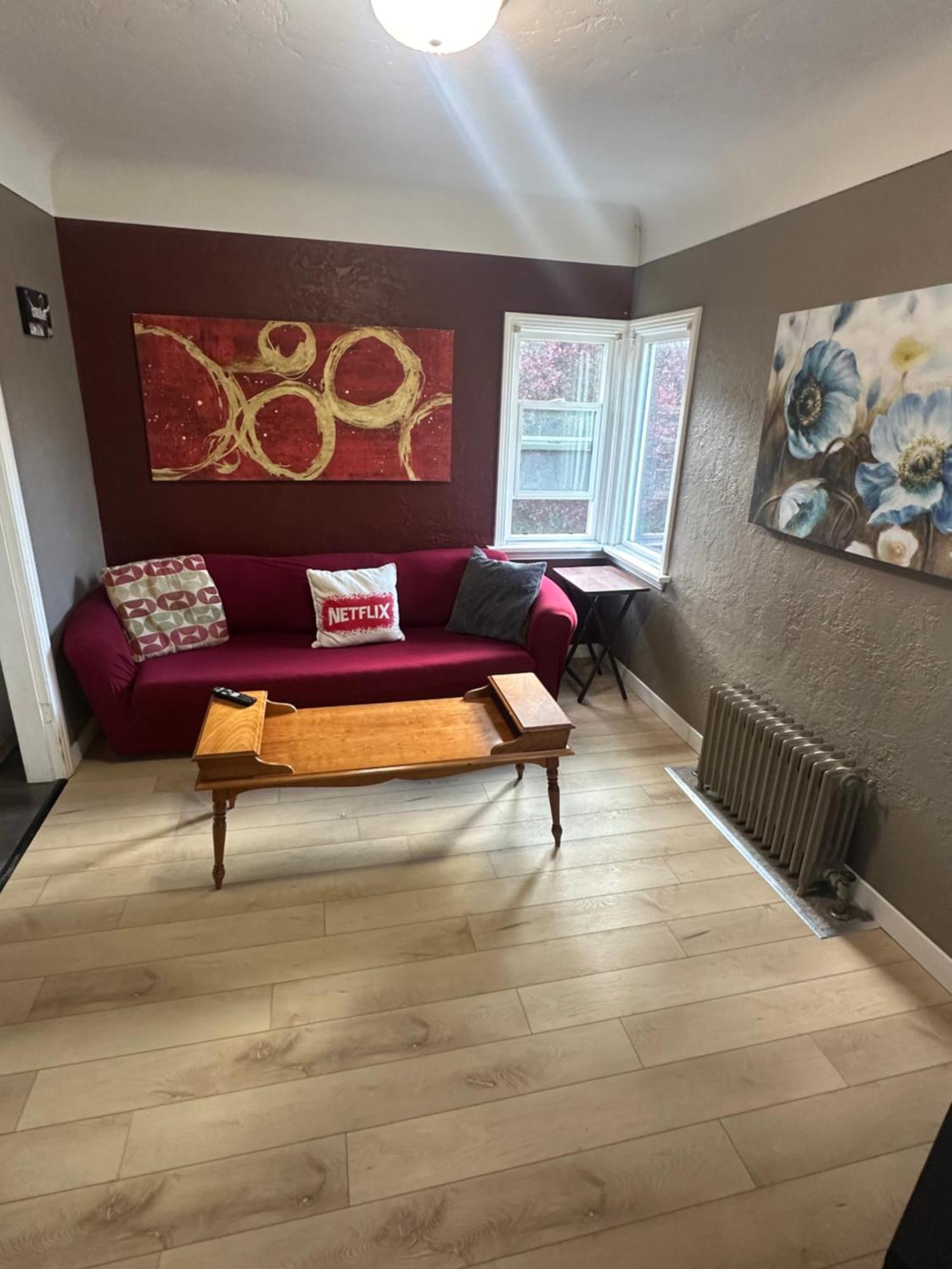 Artistic Apartment Near Downtown فكتوريا المظهر الخارجي الصورة
