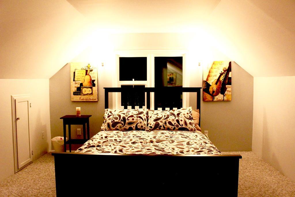 Artistic Apartment Near Downtown فكتوريا المظهر الخارجي الصورة